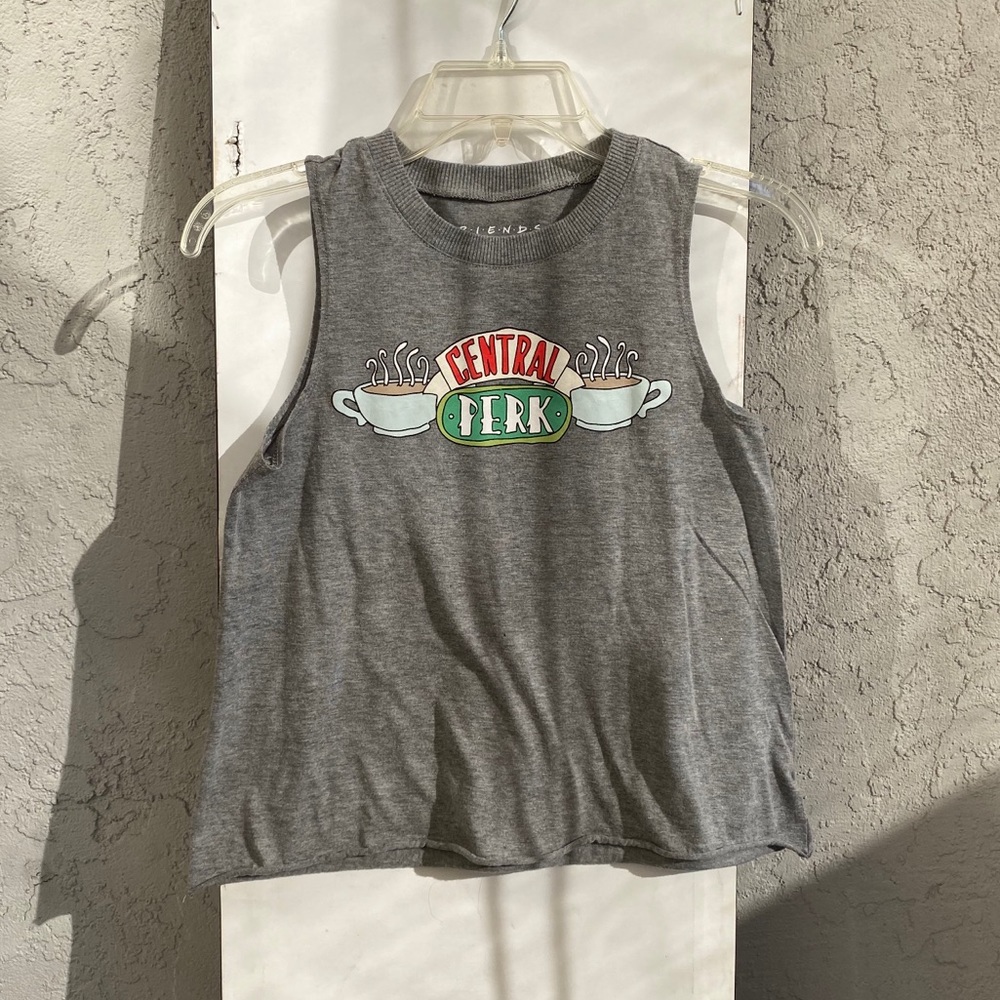 “FRIENDS” black crop top shirt